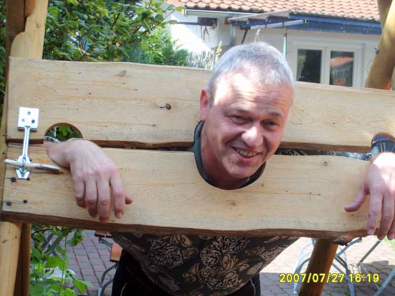 Thomas am Pranger